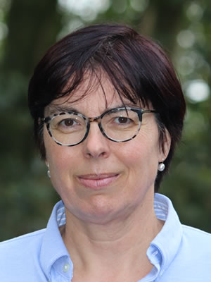 Nathalie, 52